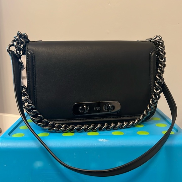 Coach Swagger Shoulder Bag 20 Twin Turnlock Black Glovetanned Leather